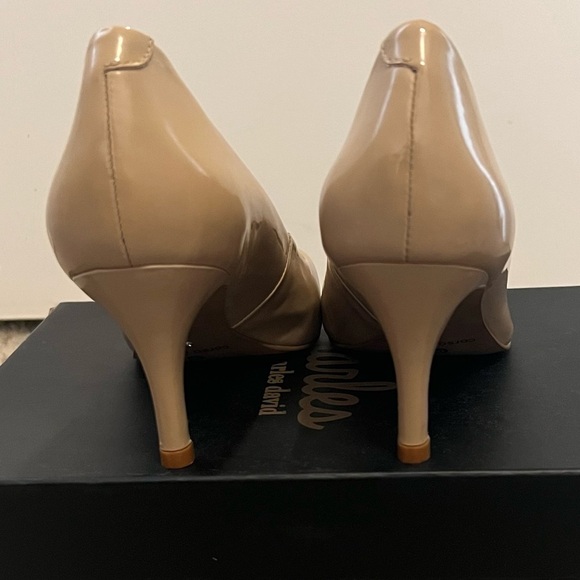 Corso Como Tan Linden Almond Toe Pumps Size 6 - Picture 5 of 6